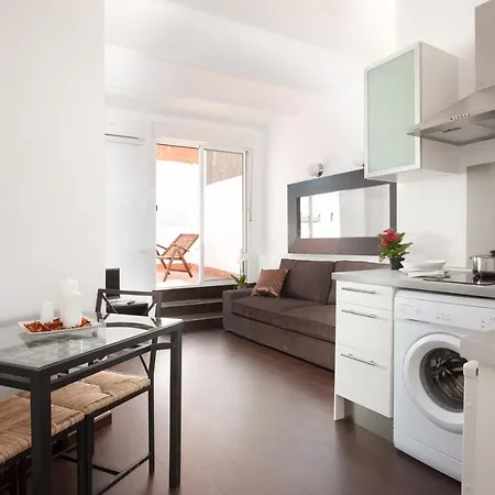 Beautiful Penthouse Next To Sagrada Familia アパート